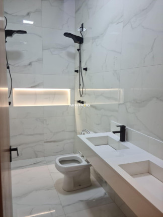 Imagem Casa com 2 Quartos à Venda, 100 m²