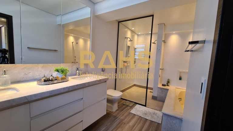 Imagem Casa com 6 Quartos à Venda, 439 m² em América - Joinville Imagem Casa com 6 Quartos à Venda, 439 m² em América - Joinville