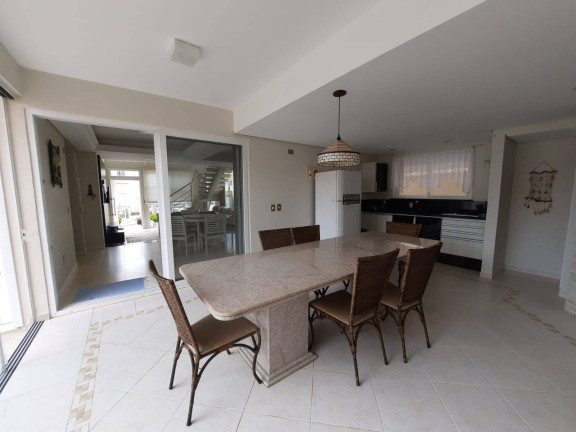 Imagem Casa com 4 Quartos para Temporada, 222 m² em Bombas - Bombinhas
