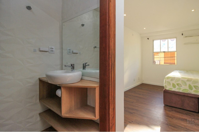 Imagem Casa com 1 Quarto à Venda, 70 m² em Guarujá - Porto Alegre