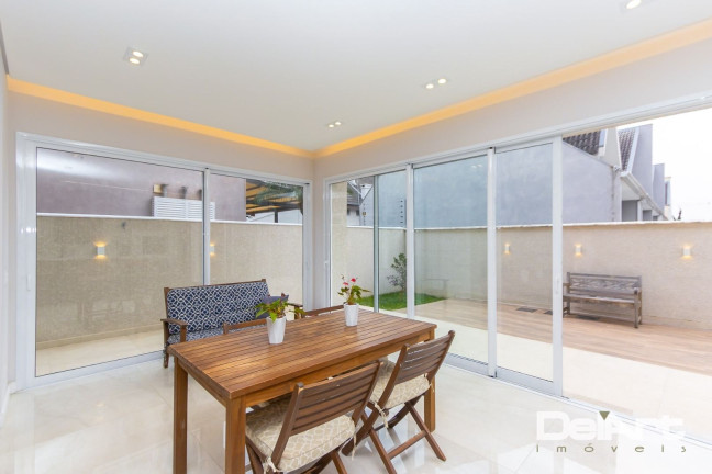 Imagem Casa com 3 Quartos à Venda, 398 m² em Uberaba - Curitiba