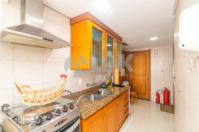 Imagem Imóvel com 3 Quartos à Venda, 218 m² em Auxiliadora - Porto Alegre Imagem Imóvel com 3 Quartos à Venda, 218 m² em Auxiliadora - Porto Alegre