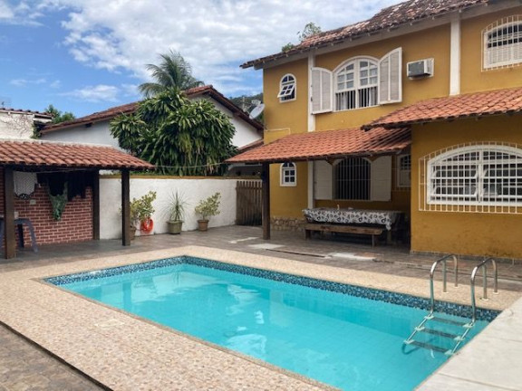 Casa com 6 Quartos à Venda, 285 m² em Piratininga - Niterói