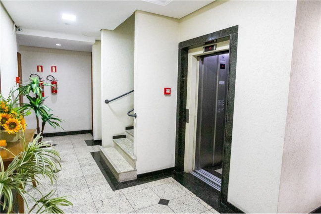 Imagem Apartamento com 2 Quartos à Venda, 60 m² em São João - Porto Alegre Imagem Apartamento com 2 Quartos à Venda, 60 m² em São João - Porto Alegre