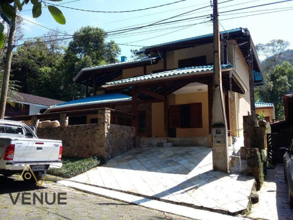 Sobrado com 6 Quartos à Venda, 460 m² em Park Imperial - Caraguatatuba