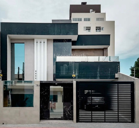 Casa com 3 Quartos à Venda, 270 m² em São João - Itajaí