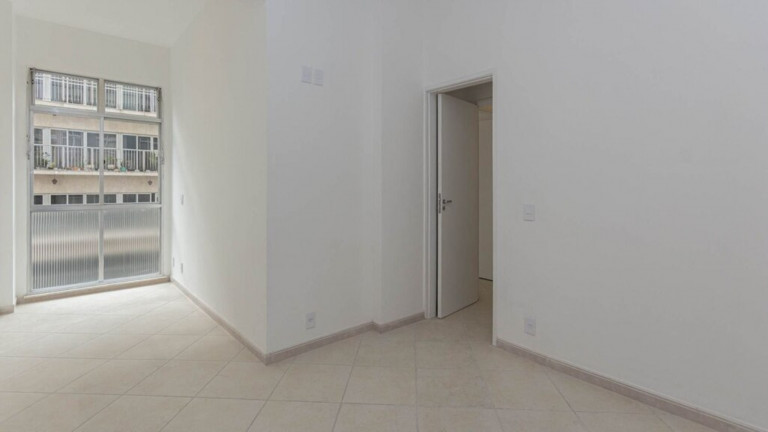 Imagem Imóvel com 3 Quartos à Venda, 82 m² em Copacabana - Rio De Janeiro Imagem Imóvel com 3 Quartos à Venda, 82 m² em Copacabana - Rio De Janeiro