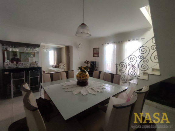 Imagem Casa com 5 Quartos à Venda, 405 m² em Cidade Alta - Cuiabá Imagem Casa com 5 Quartos à Venda, 405 m² em Cidade Alta - Cuiabá