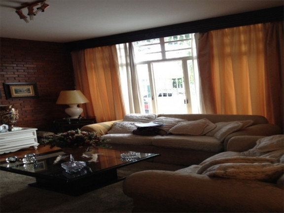 Imagem Casa com 3 Quartos à Venda, 300 m² em Centro - Jacareí
