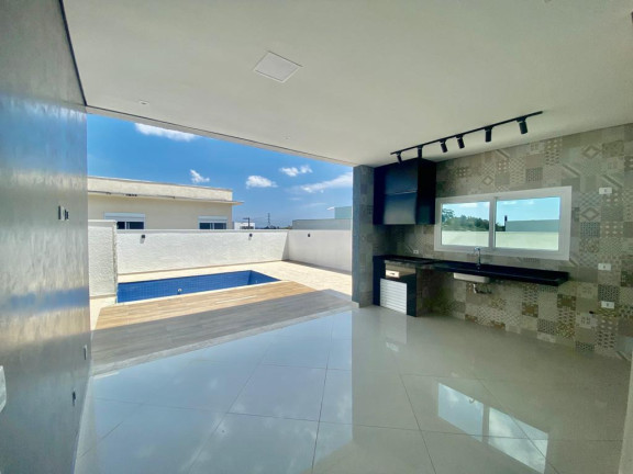 Imagem Imóvel com 3 Quartos à Venda, 250 m² Imagem Imóvel com 3 Quartos à Venda, 250 m²