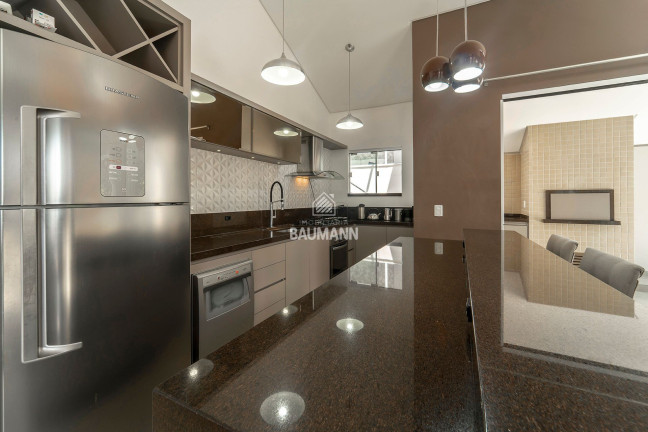 Imagem Casa com 3 Quartos para Alugar, 300 m² em Centro - Bombinhas Imagem Casa com 3 Quartos para Alugar, 300 m² em Centro - Bombinhas