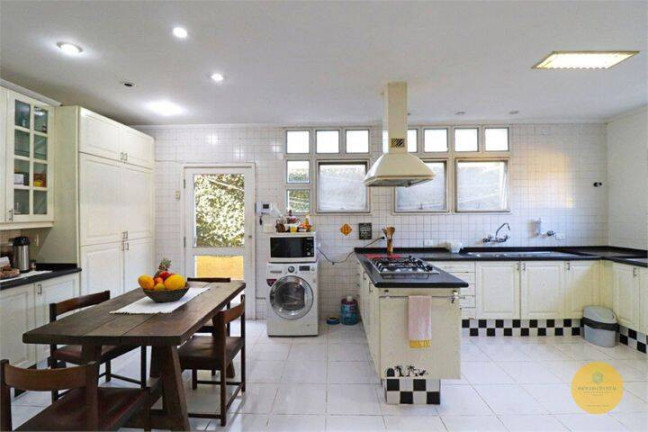 Imagem Casa com 4 Quartos à Venda, 329 m² em Alto De Pinheiros - São Paulo