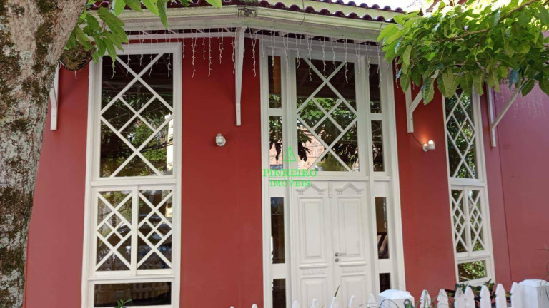 Casa com 4 Quartos à Venda, 414 m² em Itaipu - Niterói