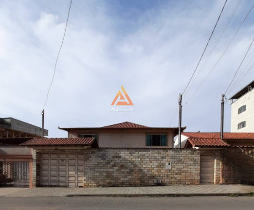 Imagem Casa com 4 Quartos à Venda, 200 m²
