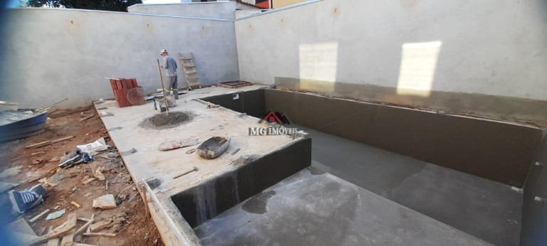 Casa com 4 Quartos à Venda, 246 m² em Bom Retiro - Ipatinga