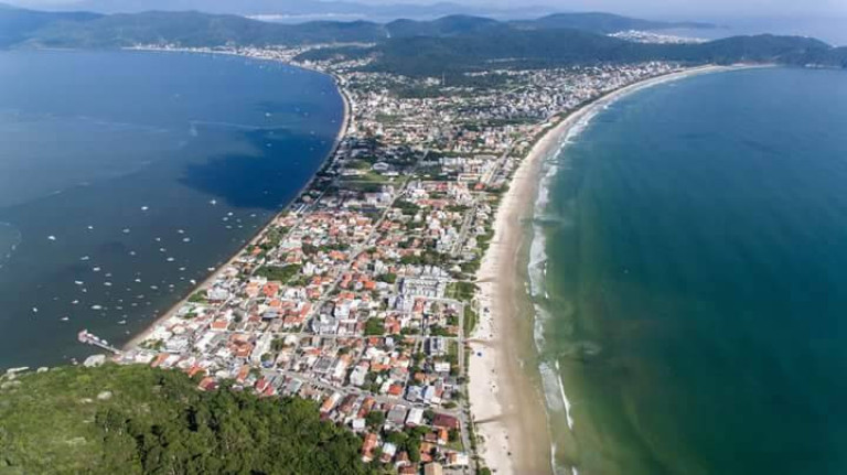 Imagem Casa com 3 Quartos para Temporada, 85 m² em Bombas - Bombinhas Imagem Casa com 3 Quartos para Temporada, 85 m² em Bombas - Bombinhas