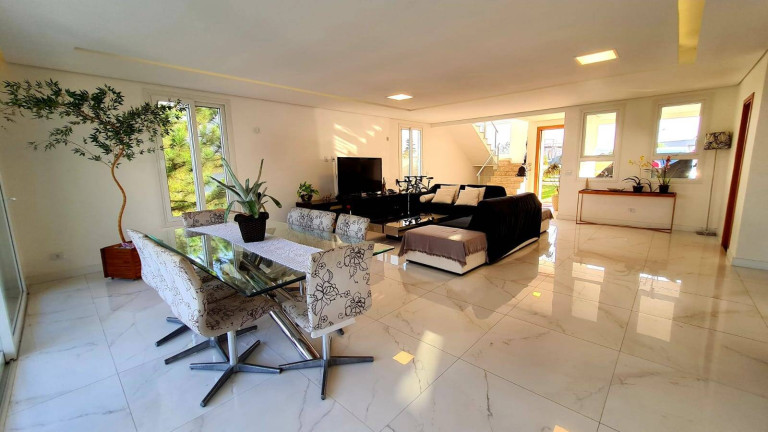 Imagem Casa com 5 Quartos à Venda, em Granja Viana - Carapicuíba Imagem Casa com 5 Quartos à Venda, em Granja Viana - Carapicuíba