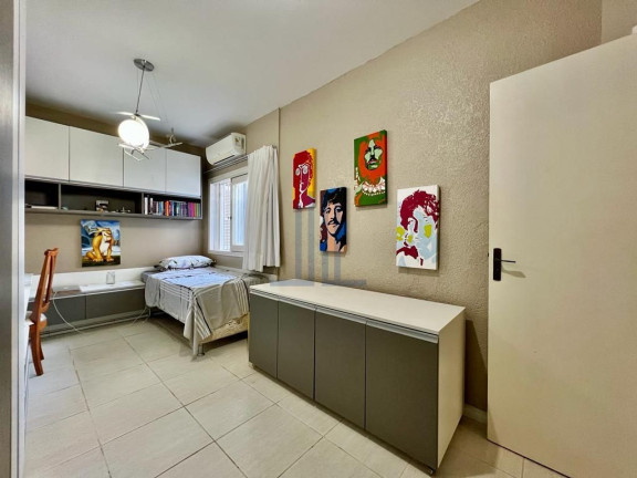 Imagem Casa com 4 Quartos à Venda, 211 m² em Tomazetti - Santa Maria