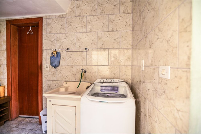 Imagem Casa com 2 Quartos à Venda, 149 m² em Passo Da Areia - Porto Alegre Imagem Casa com 2 Quartos à Venda, 149 m² em Passo Da Areia - Porto Alegre