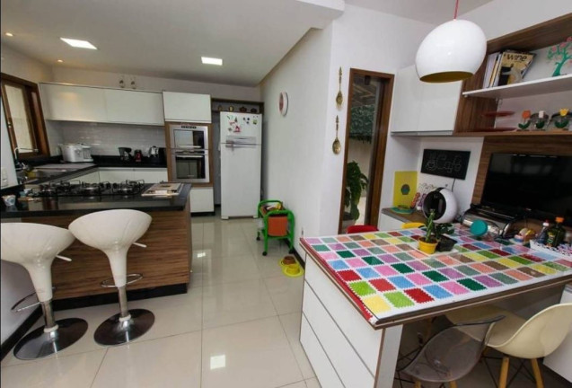 Imagem Casa com 3 Quartos à Venda, 530 m² em Várzea - Teresópolis