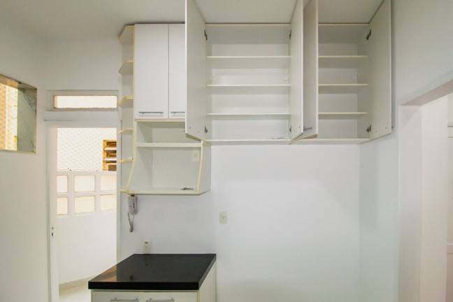 Imagem Imóvel com 3 Quartos à Venda, 108 m² em Copacabana - Rio De Janeiro Imagem Imóvel com 3 Quartos à Venda, 108 m² em Copacabana - Rio De Janeiro