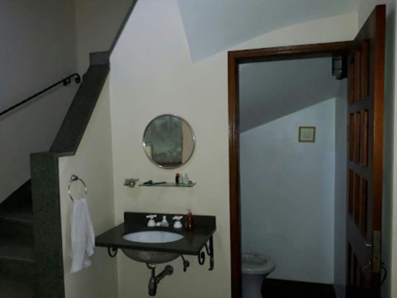 Imagem Sobrado com 5 Quartos à Venda, 250 m² em Aclimação - São Paulo Imagem Sobrado com 5 Quartos à Venda, 250 m² em Aclimação - São Paulo