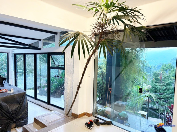 Imagem Casa com 3 Quartos à Venda, 252 m² em Soberbo - Teresópolis