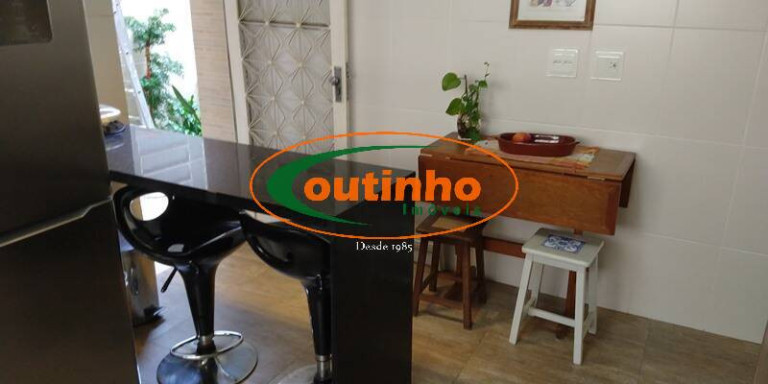 Imagem Casa com 4 Quartos à Venda, 220 m² em Andaraí - Rio De Janeiro Imagem Casa com 4 Quartos à Venda, 220 m² em Andaraí - Rio De Janeiro