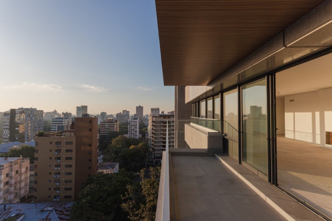 Imagem Imóvel com 3 Quartos à Venda, em Rio Branco - Porto Alegre Imagem Imóvel com 3 Quartos à Venda, em Rio Branco - Porto Alegre