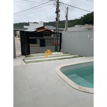 Sobrado com 3 Quartos à Venda,  em Terras Altas - Camboriú