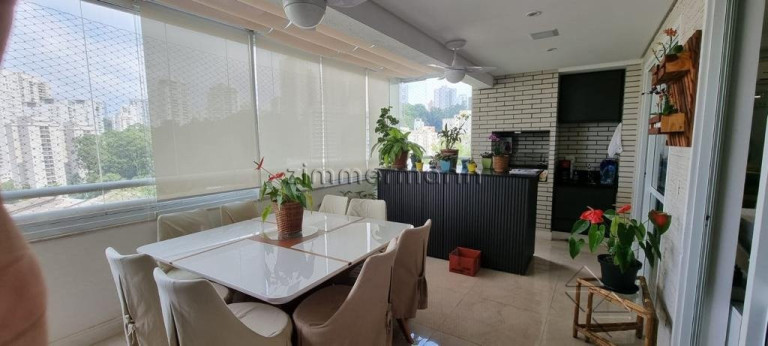 Foto do imóvel Apartamento com 3 Quartos à Venda, 228 m² em Panamby - São Paulo