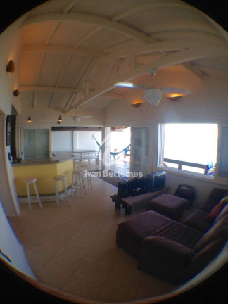 Imagem Casa com 3 Quartos para Temporada, em Canto Grande - Bombinhas Imagem Casa com 3 Quartos para Temporada, em Canto Grande - Bombinhas