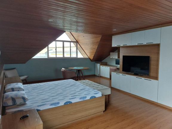 Imagem Casa com 3 Quartos à Venda, 210 m² em Guaíra - Curitiba