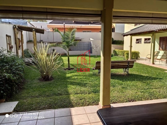Imagem Casa com 4 Quartos à Venda, 320 m² em Curitiba