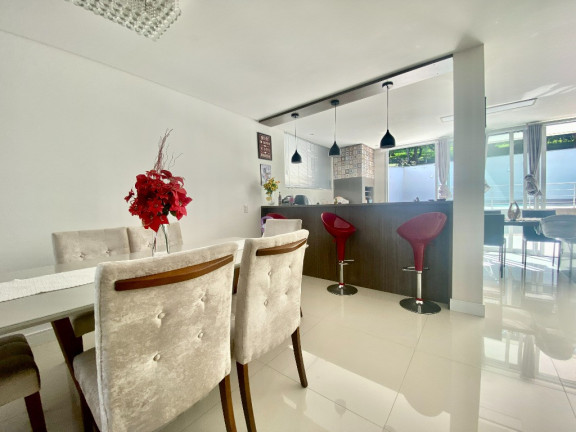 Imagem Casa com 3 Quartos à Venda, 341 m² em Pedra Branca - Palhoça Imagem Casa com 3 Quartos à Venda, 341 m² em Pedra Branca - Palhoça