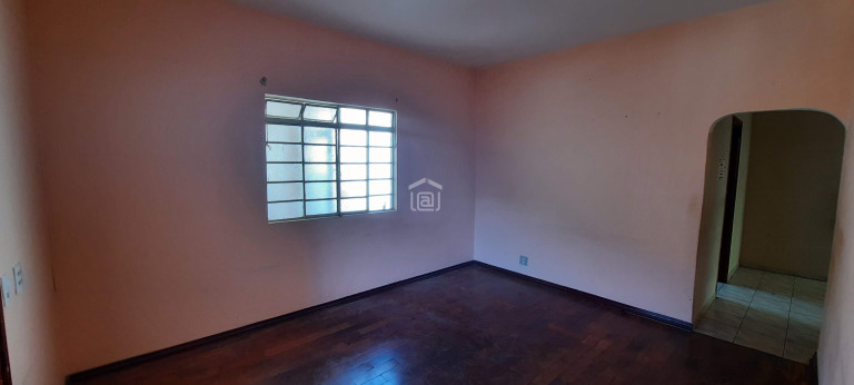 Imagem Casa com 3 Quartos à Venda, 191 m² em Nossa Sra. Aparecida - Poços De Caldas