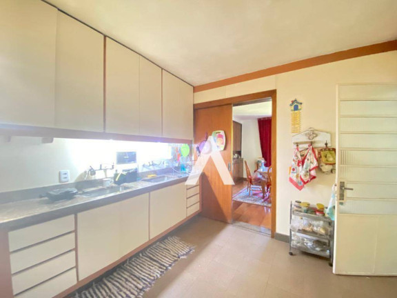 Imagem Casa com 5 Quartos à Venda, 300 m² em Comary - Teresópolis