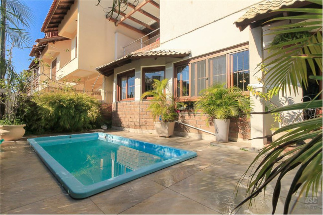 Imagem Casa com 4 Quartos à Venda, em Hípica - Porto Alegre Imagem Casa com 4 Quartos à Venda, em Hípica - Porto Alegre
