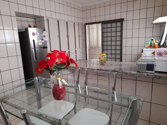 Imagem Casa com 3 Quartos à Venda, 290 m² em Centro - Araraquara Imagem Casa com 3 Quartos à Venda, 290 m² em Centro - Araraquara