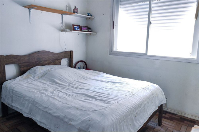 Imagem Imóvel com 2 Quartos à Venda, em Floresta - Porto Alegre Imagem Imóvel com 2 Quartos à Venda, em Floresta - Porto Alegre