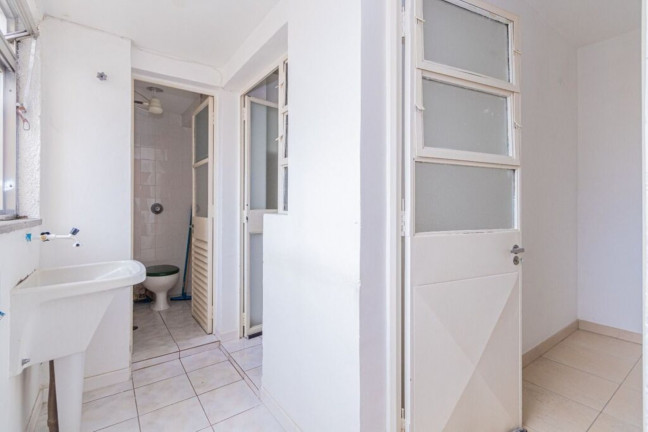 Imagem Imóvel com 2 Quartos à Venda, 78 m² em Centro - Porto Alegre Imagem Imóvel com 2 Quartos à Venda, 78 m² em Centro - Porto Alegre