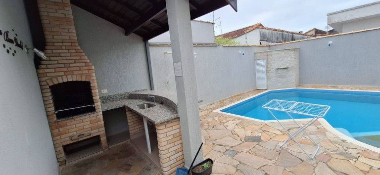 Imagem Casa com 3 Quartos à Venda, 165 m² em Peruíbe