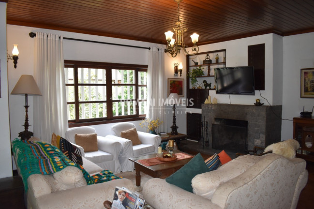 Imagem Casa com 4 Quartos à Venda, 210 m² em Região De Capivari - Campos Do Jordão