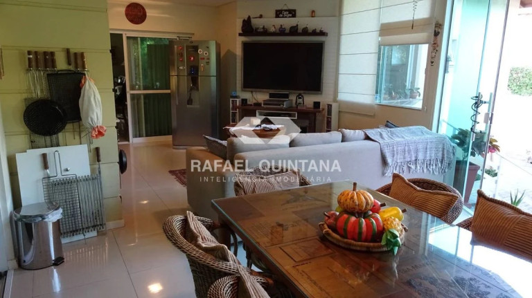 Imagem Casa com 4 Quartos à Venda, 340 m² em Córrego Grande - Florianópolis