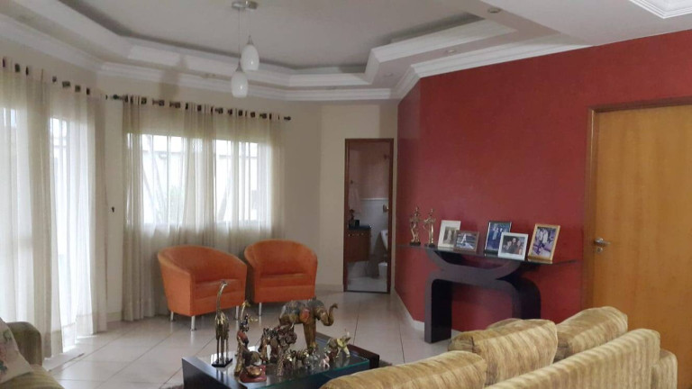 Imagem Sobrado com 3 Quartos à Venda, 864 m² em Setor Araguaia - Aparecida De Goiânia