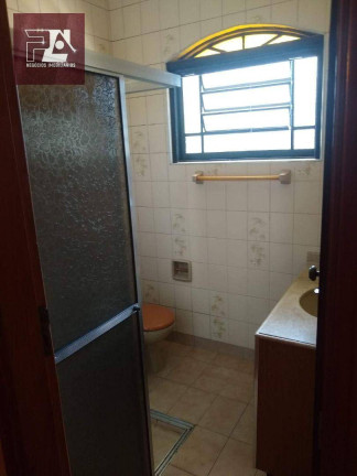 Imagem Casa com 3 Quartos à Venda, 210 m² em Centro - Guaratinguetá Imagem Casa com 3 Quartos à Venda, 210 m² em Centro - Guaratinguetá