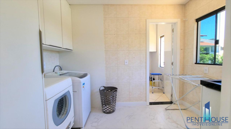 Imagem Casa com 4 Quartos à Venda, 380 m² em Ariribá - Balneário Camboriú Imagem Casa com 4 Quartos à Venda, 380 m² em Ariribá - Balneário Camboriú