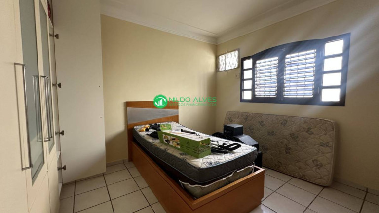 Imagem Casa com 3 Quartos à Venda, 261 m²