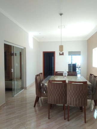 Casa com 3 Quartos à Venda, 208 m² em Quilombo - Cuiabá
