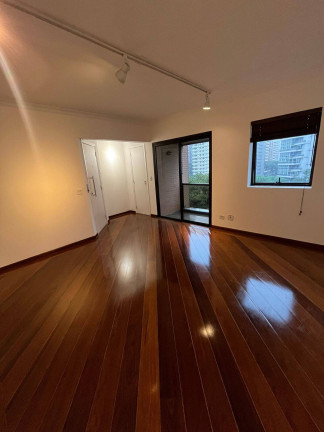 Apartamento com 3 Quartos para Alugar, 251 m² em Itaim Bibi - São Paulo